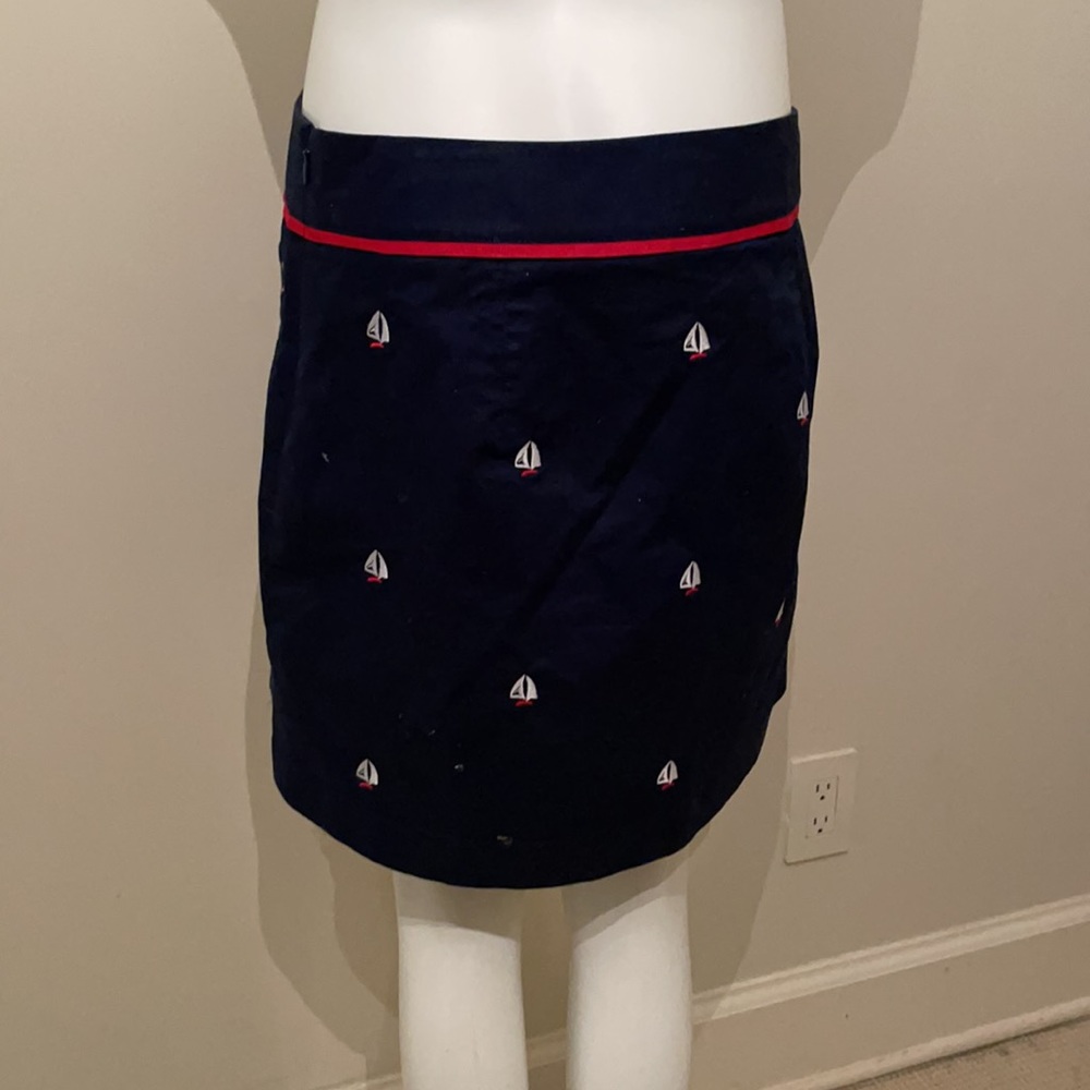 Vineyard Vines navy blue sailboat skirt size 6. Worn once, excellent condition. - Picture 2 of 3